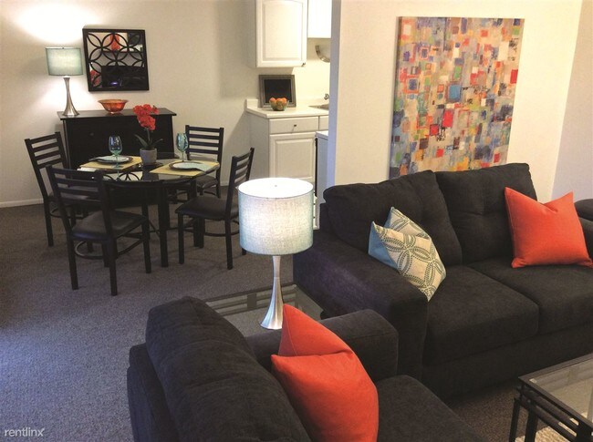 Foto del edificio - 1701 Broadview Ln