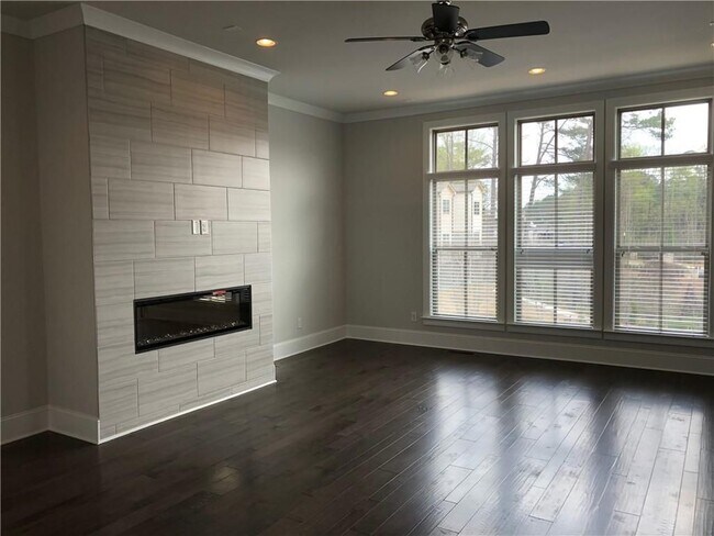 Foto del edificio - 4250 Spruce Pine Alley
