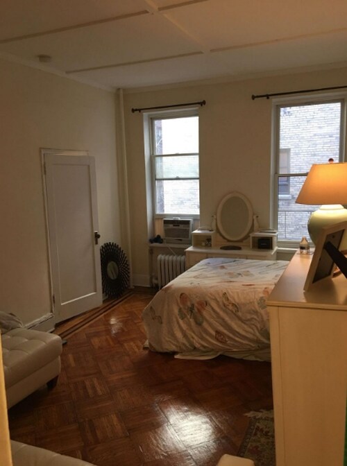 Primary Photo - 151 E 35th St