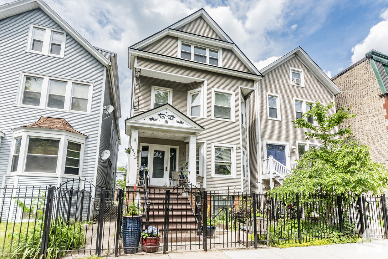 Foto principal - 1332 W Barry Ave