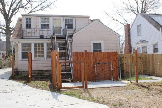 Building Photo - 509 Marquis Ave