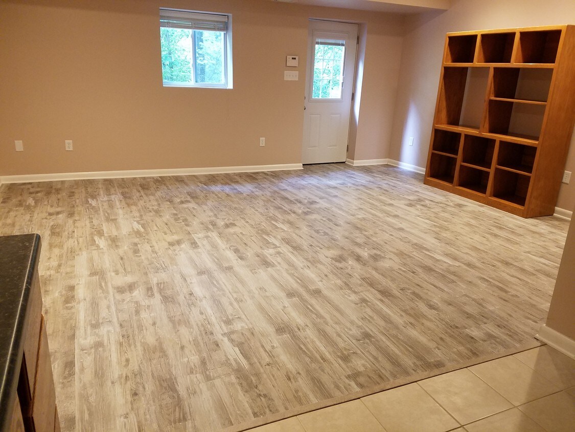 Family room - 2000 Huntwood Dr