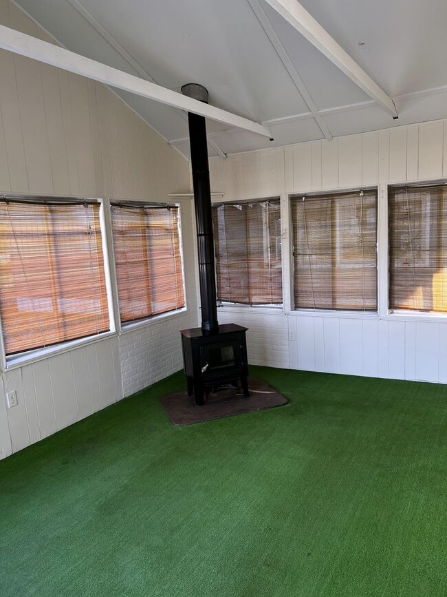 Foto del edificio - Renovated 3 -Bedroom, 2-1/2 Bathroom Farm ...