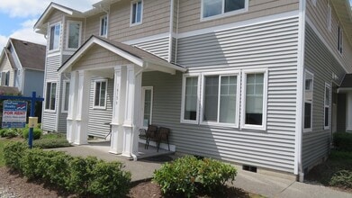 Building Photo - 1613 Burnside Pl