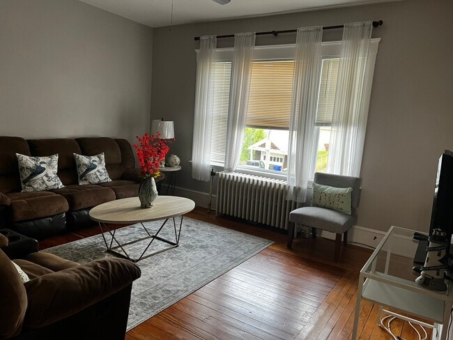 Foto del edificio - 521-523 S Almond St