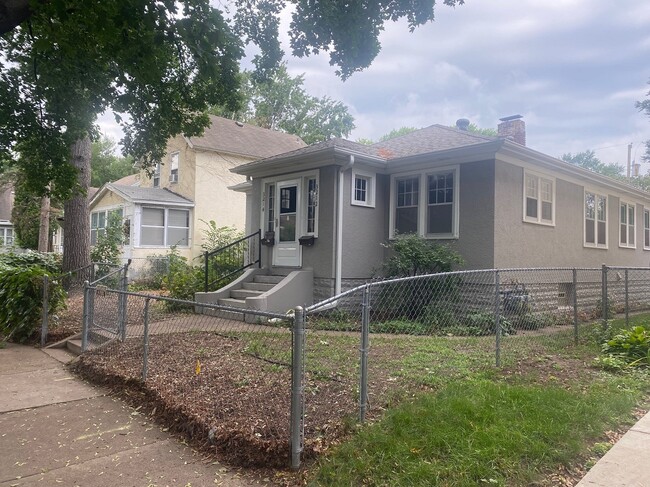 Building Photo - 3212 19th Ave S