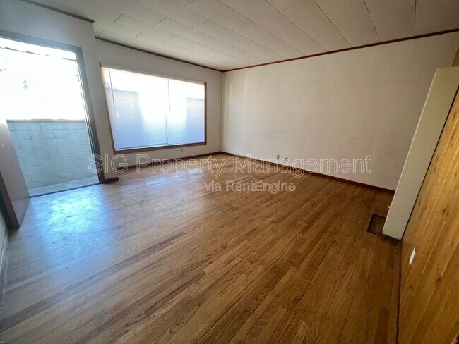 Foto del edificio - 10222 McClemont Ave