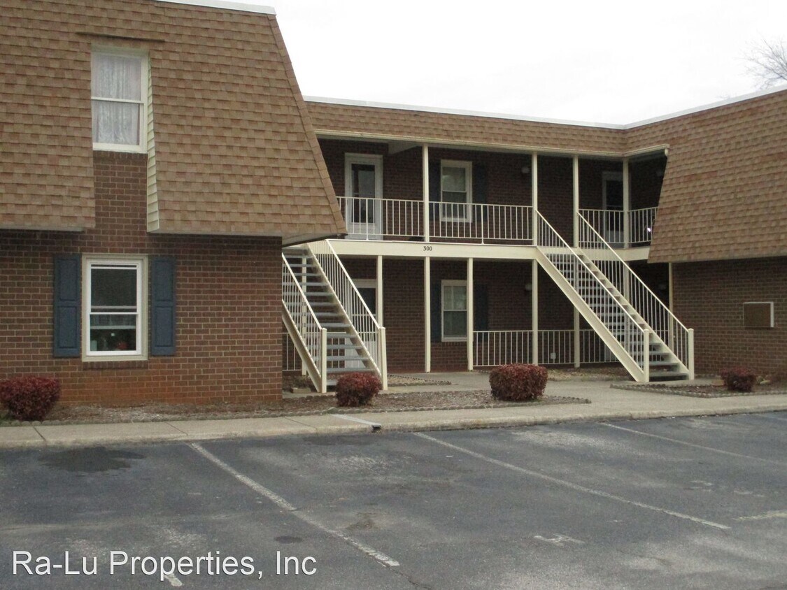 302 Windsor Manor Way, Kernersville, NC 27284 House Rental in