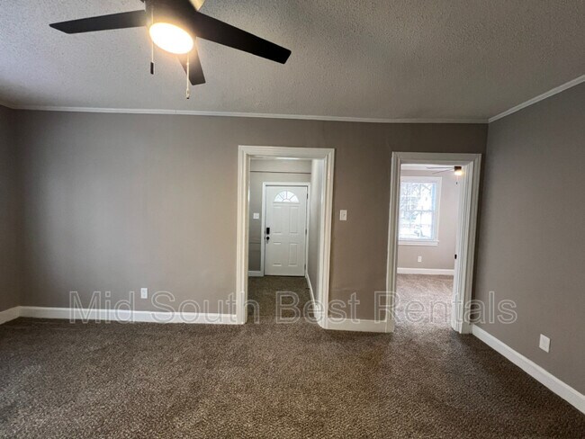 Foto del edificio - 2703 Burns Ave