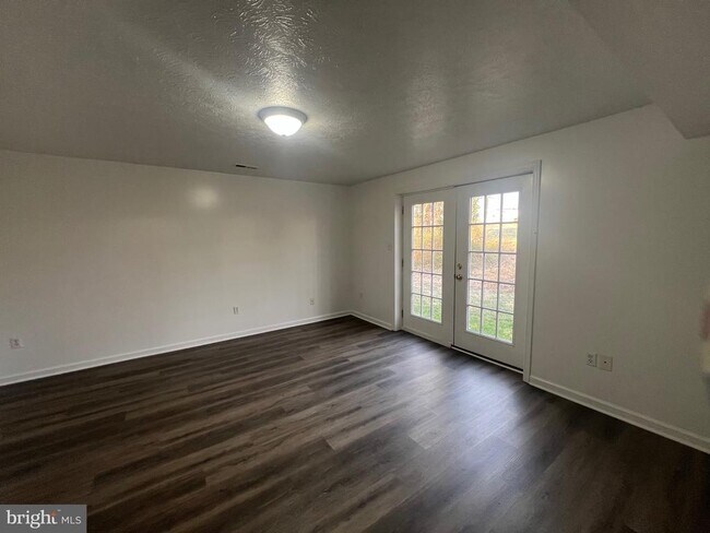 Foto del edificio - 637 E Spencer St