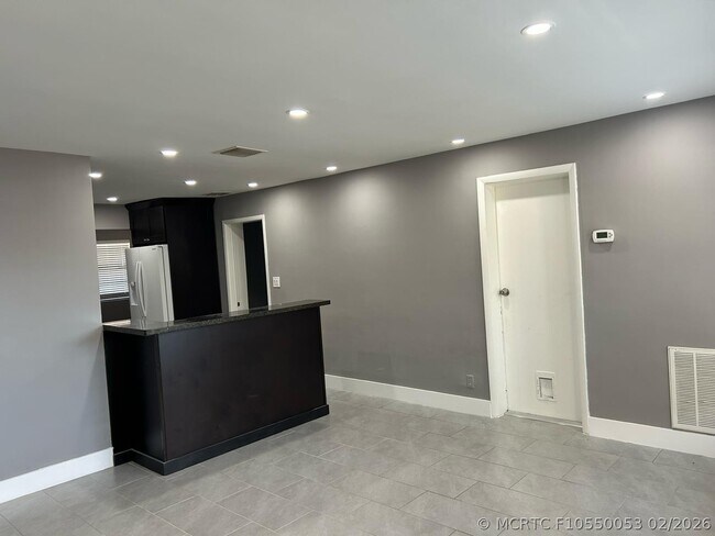 Foto del edificio - 1120 NE 23rd Pl