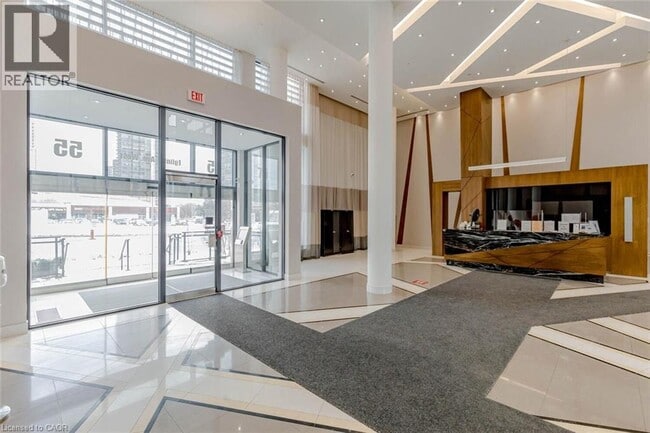 Photo du bâtiment - 75 Eglinton Ave W