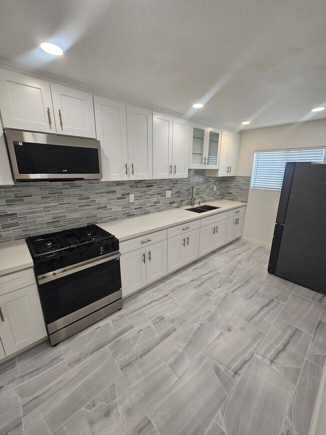 Building Photo - 15302 Bellflower Blvd