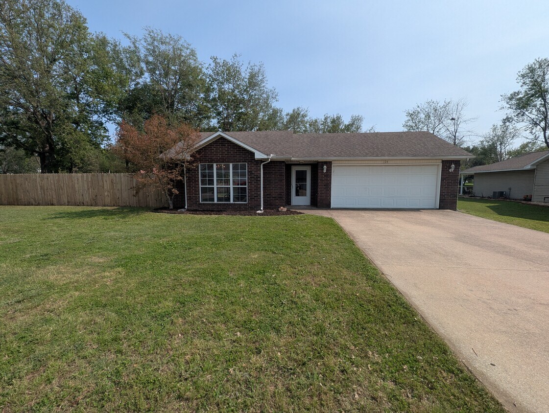 Primary Photo - 104 Greenwood Pl