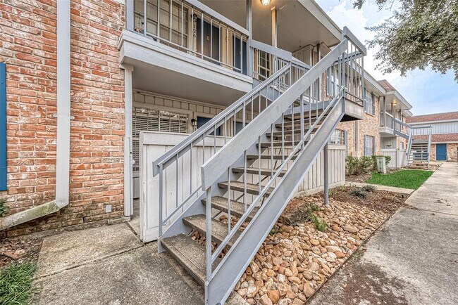 Building Photo - 2350 Bering Dr