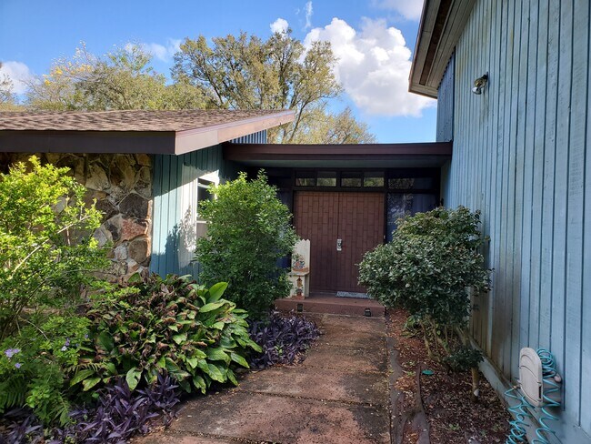 Double Entry Doors - 56 Nottingham Way