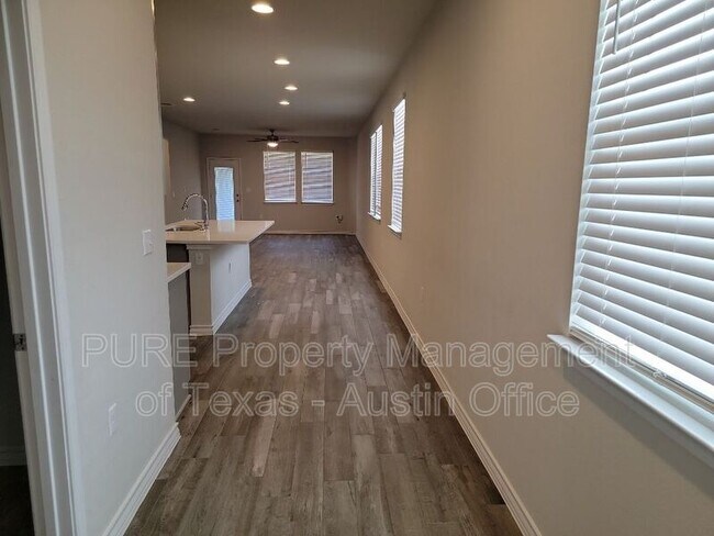 Foto del edificio - 12001 Clayton Creek Ave