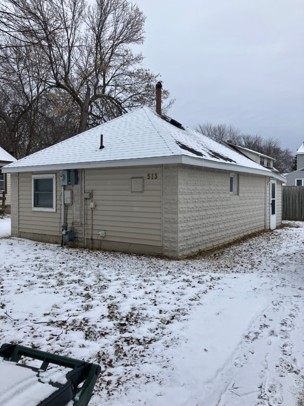 Building Photo - 513 5th St SE