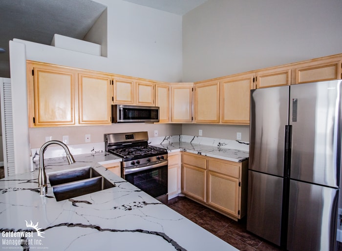 Foto principal - Stylish 2Bdm 2Ba Upstairs Condo in Gated C...