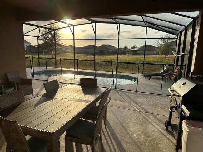 Building Photo - 2561 Rosemont Cir