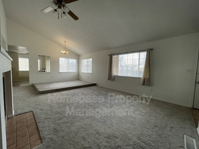 Building Photo - 1901 E Ranch Dr