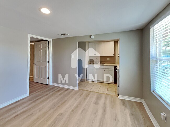 Foto del edificio - 506 E University Ave Unit C