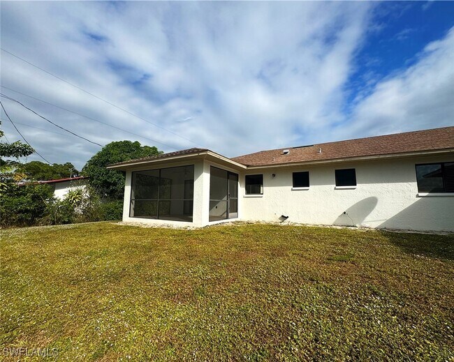 Foto del edificio - 699 110th Ave N