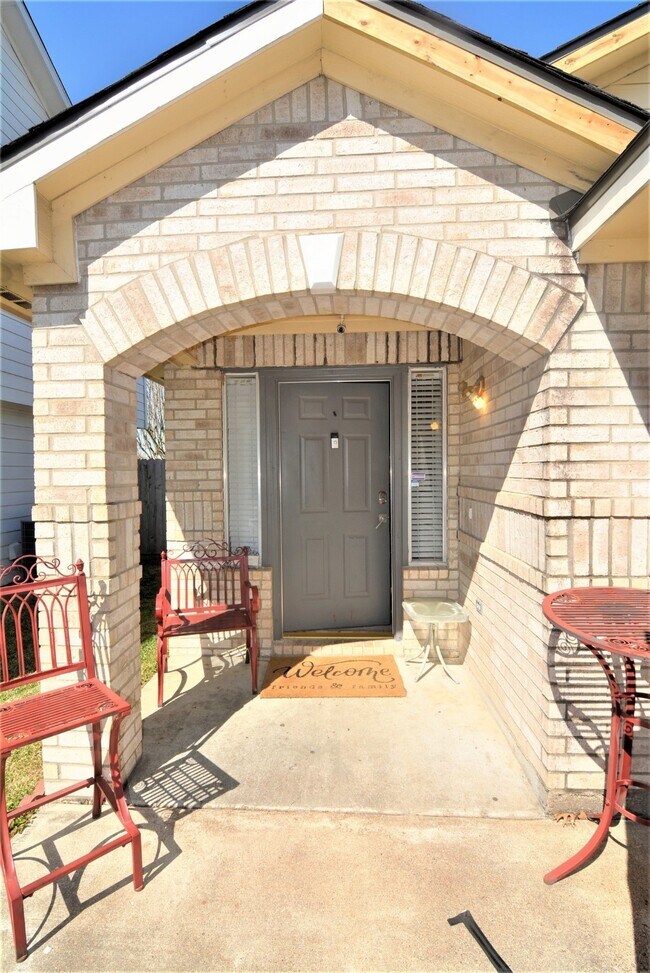 Foto del edificio - 7423 River Pines Dr