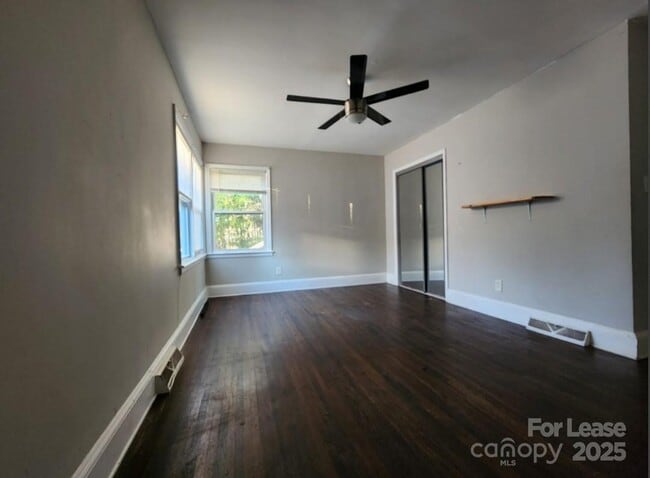 Foto del edificio - 3337 Eastway Dr