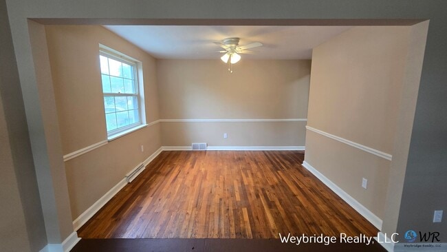 Building Photo - Updated 3 Bedroom 2 Full Bath House in the...