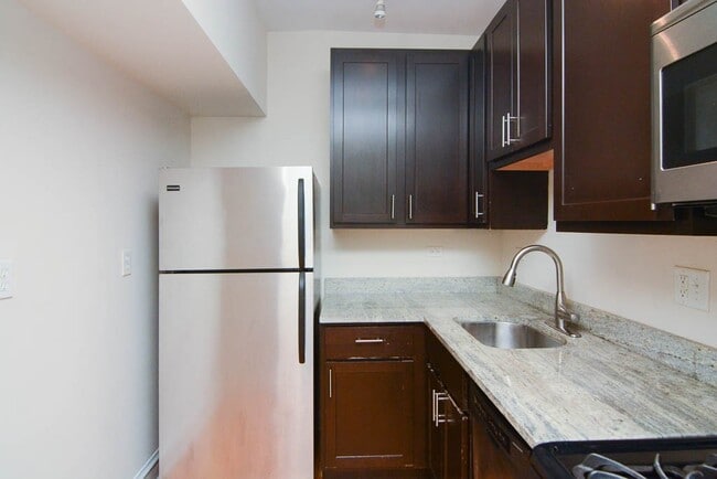 Building Photo - 4619 N Paulina St