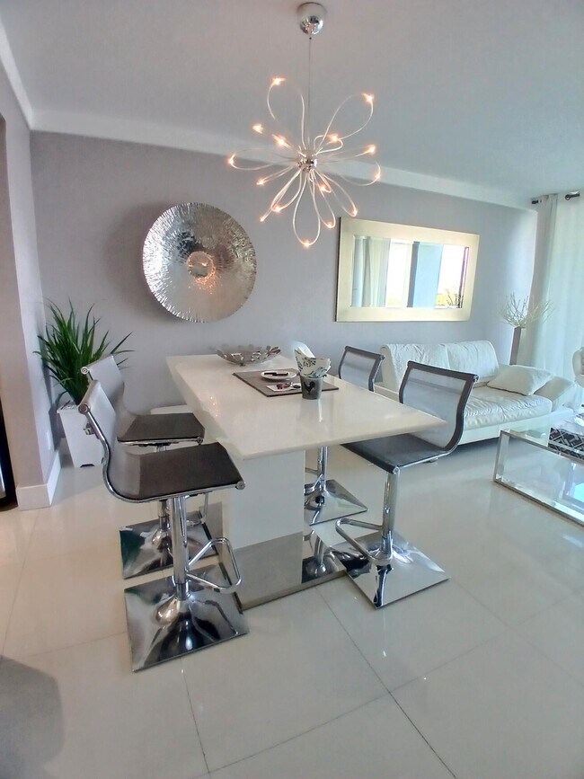 Foto del edificio - 1830 Embassy Dr