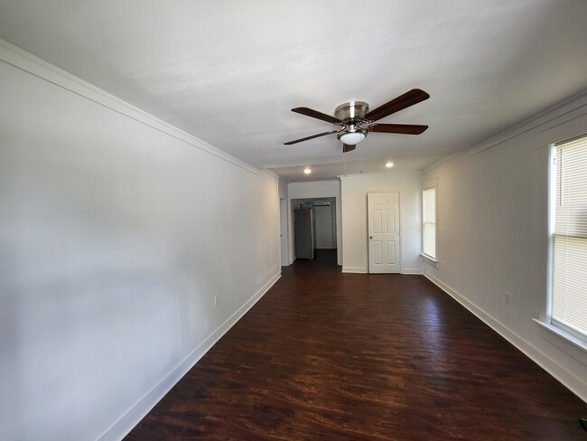 Building Photo - 1000 N Poplar St