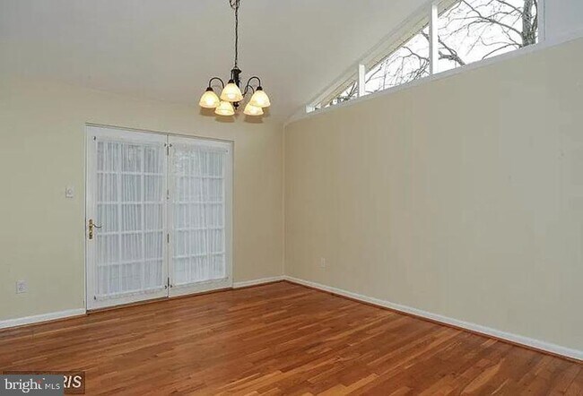 Foto del edificio - 8707 Greystone Pl