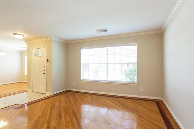 Foto del edificio - 10803 Fern Terrace Dr