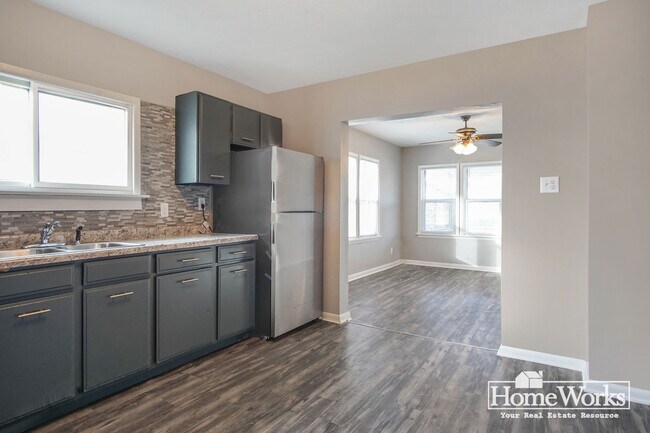Foto del edificio - 214 Strathmoor Ave