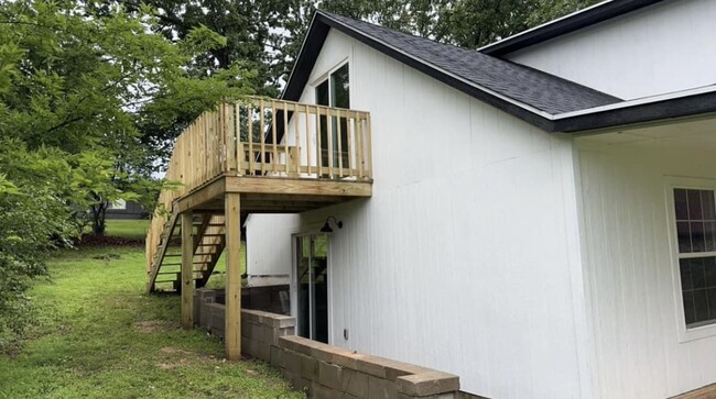 Building Photo - 260 Hickory Dr