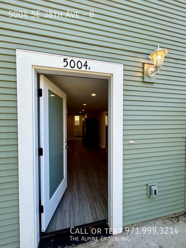 Building Photo - 5004 SE 38th Ave