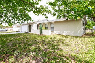Building Photo - 1542 Canterbury Cir