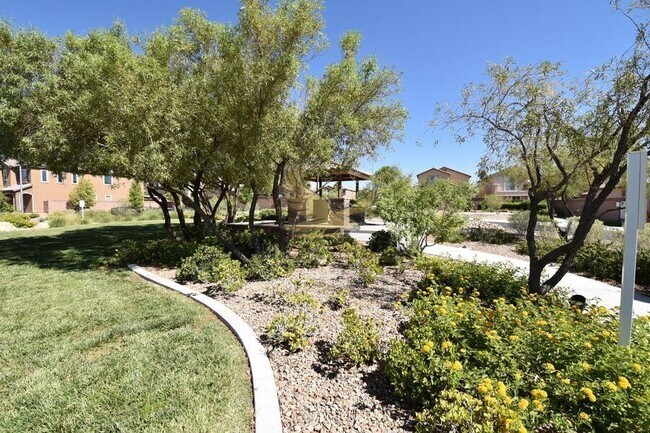 Foto del edificio - 7226 Summer Grove Ave