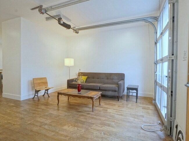 Foto del edificio - 16 Revere Way