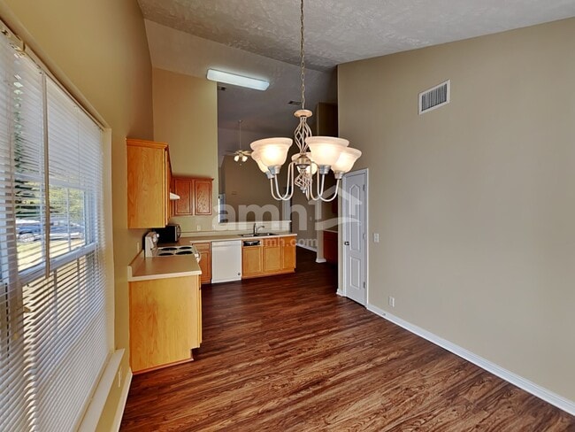 Building Photo - 805 McCumber Dr