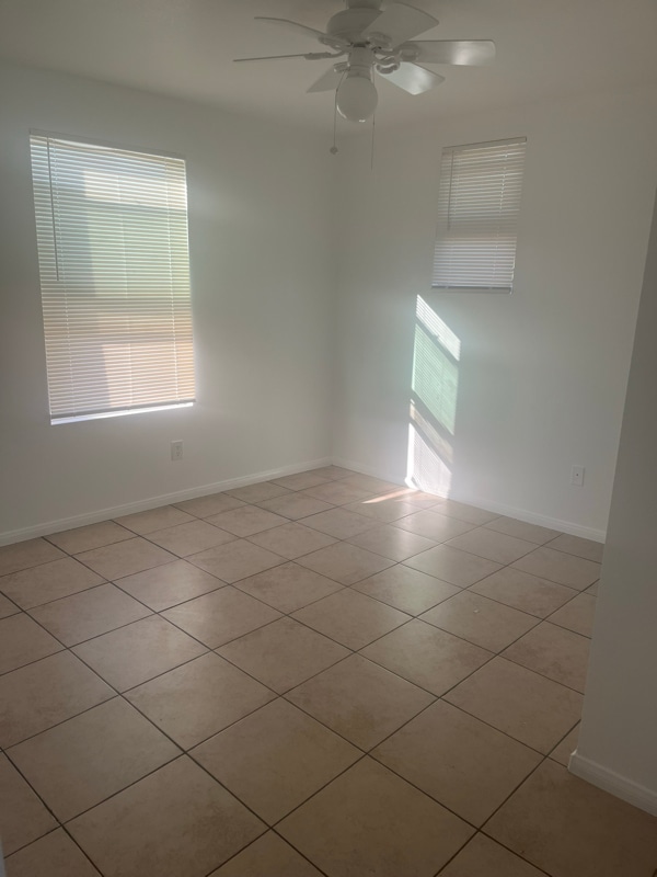 Foto del edificio - 102 W Hall Ave