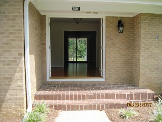 Building Photo - 2801 Potter Rd