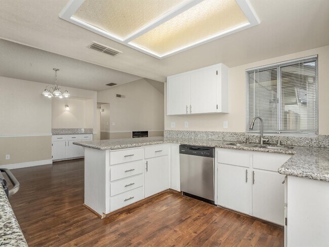 Foto del edificio - 2762 N Marty Ave