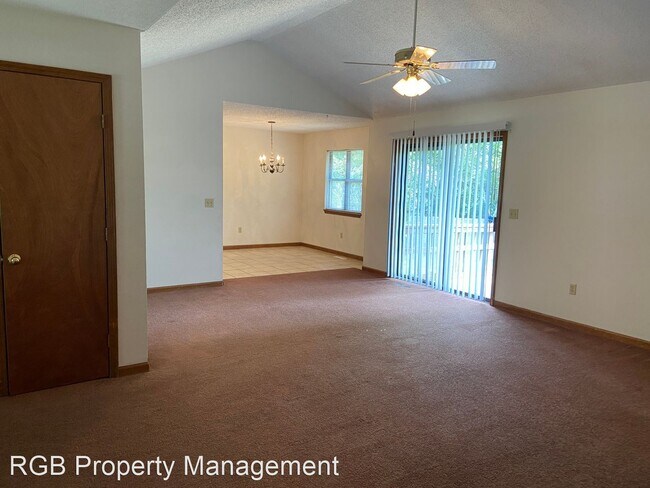 Building Photo - 3 br, 2 bath House - 2949 E. Belmont Ave