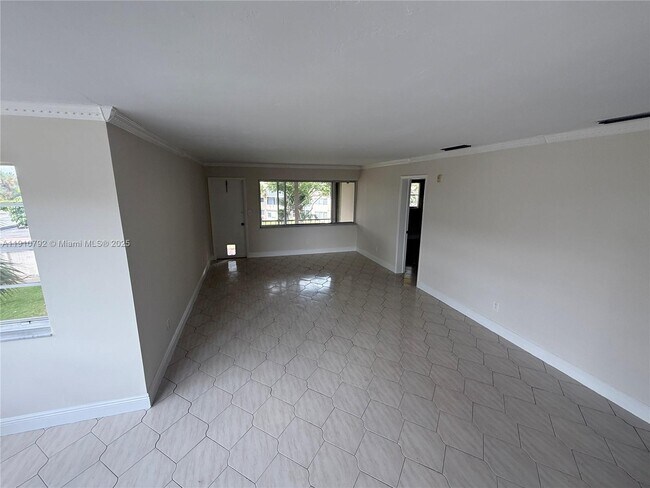 Foto del edificio - 1540 NE 191st St