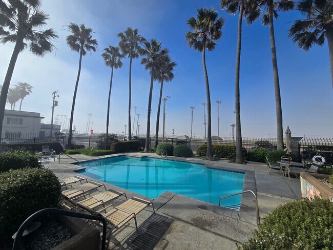 Foto del edificio - 1200 PCH Pier House: 2 Bedroom 2 Bath Condo,