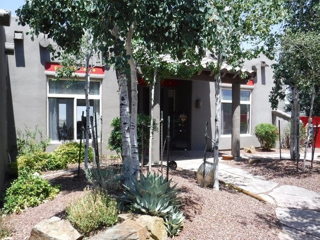 Foto del edificio - 74 N French Dr