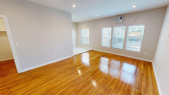 Interior Photo - CU2 - 465 N. Curson Ave